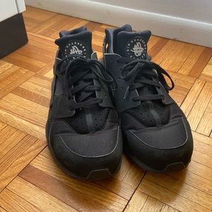Black Nike Air Huarache Sneakers Men’s
